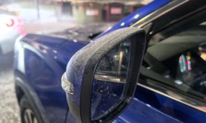 Боковое зеркало машины