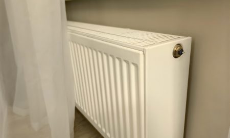 Современная батарея в квартире
