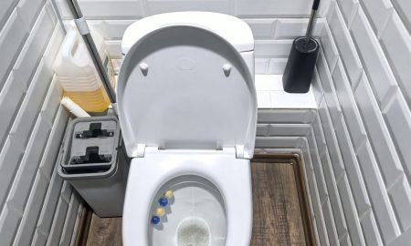 Унитаз в комнате