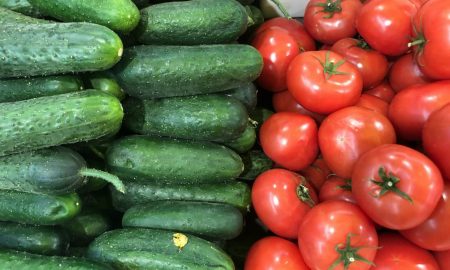 Помидоры и огурцы