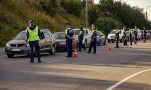 ДПС следит за дорогой