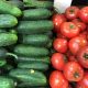 Огурцы и помидоры на прилавке