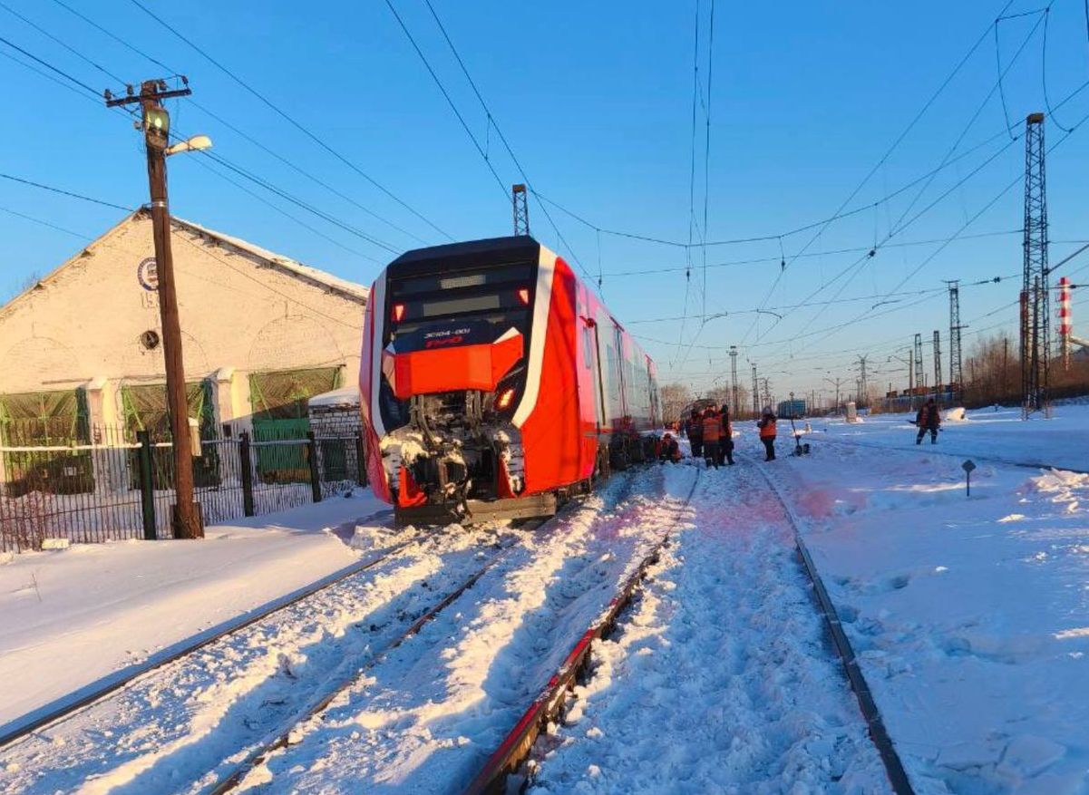 Поезд на железнодорожных путях