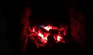 Угли после пожара