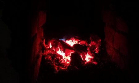 Угли после пожара