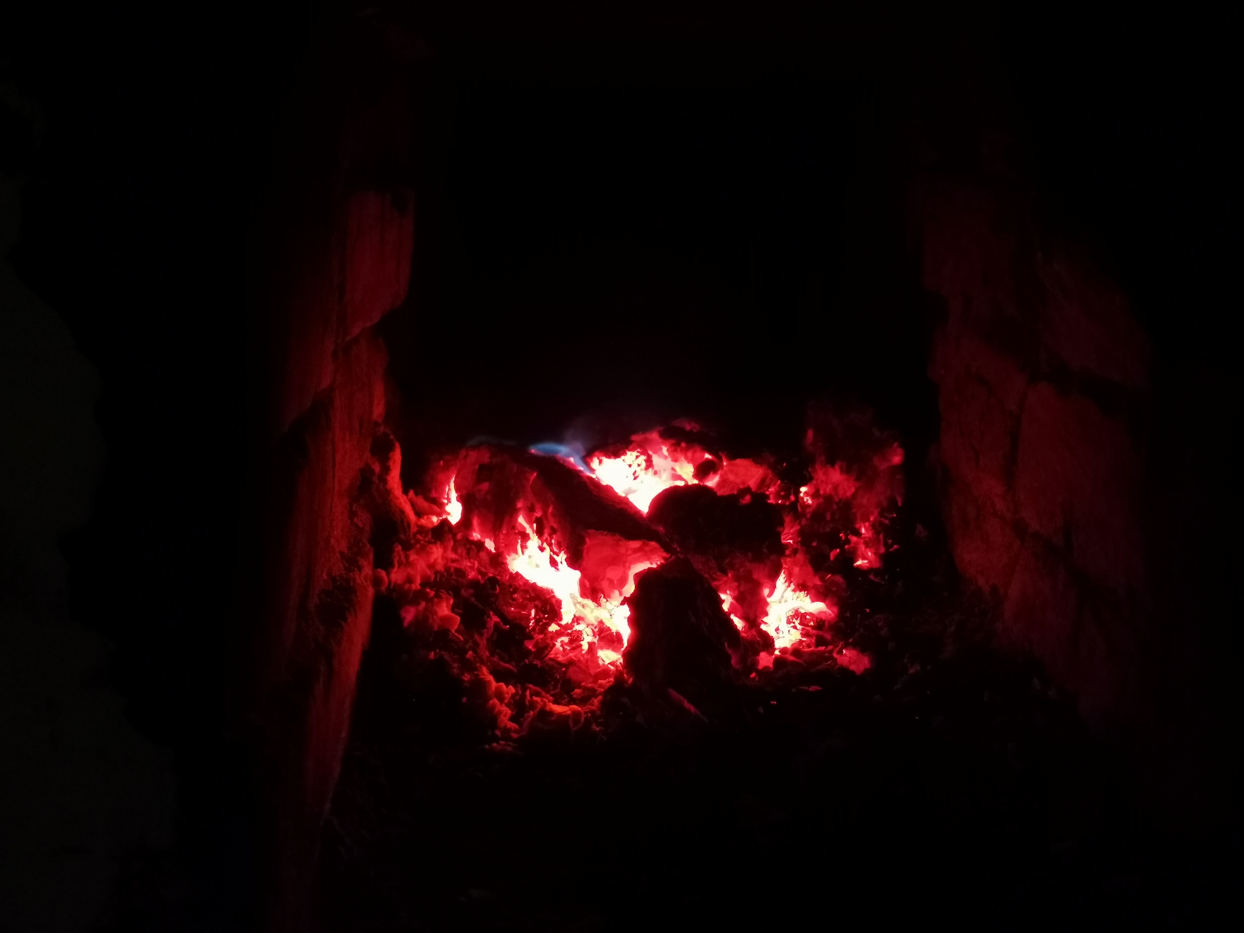 Угли после пожара