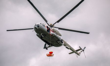 Вертолет в воздухе