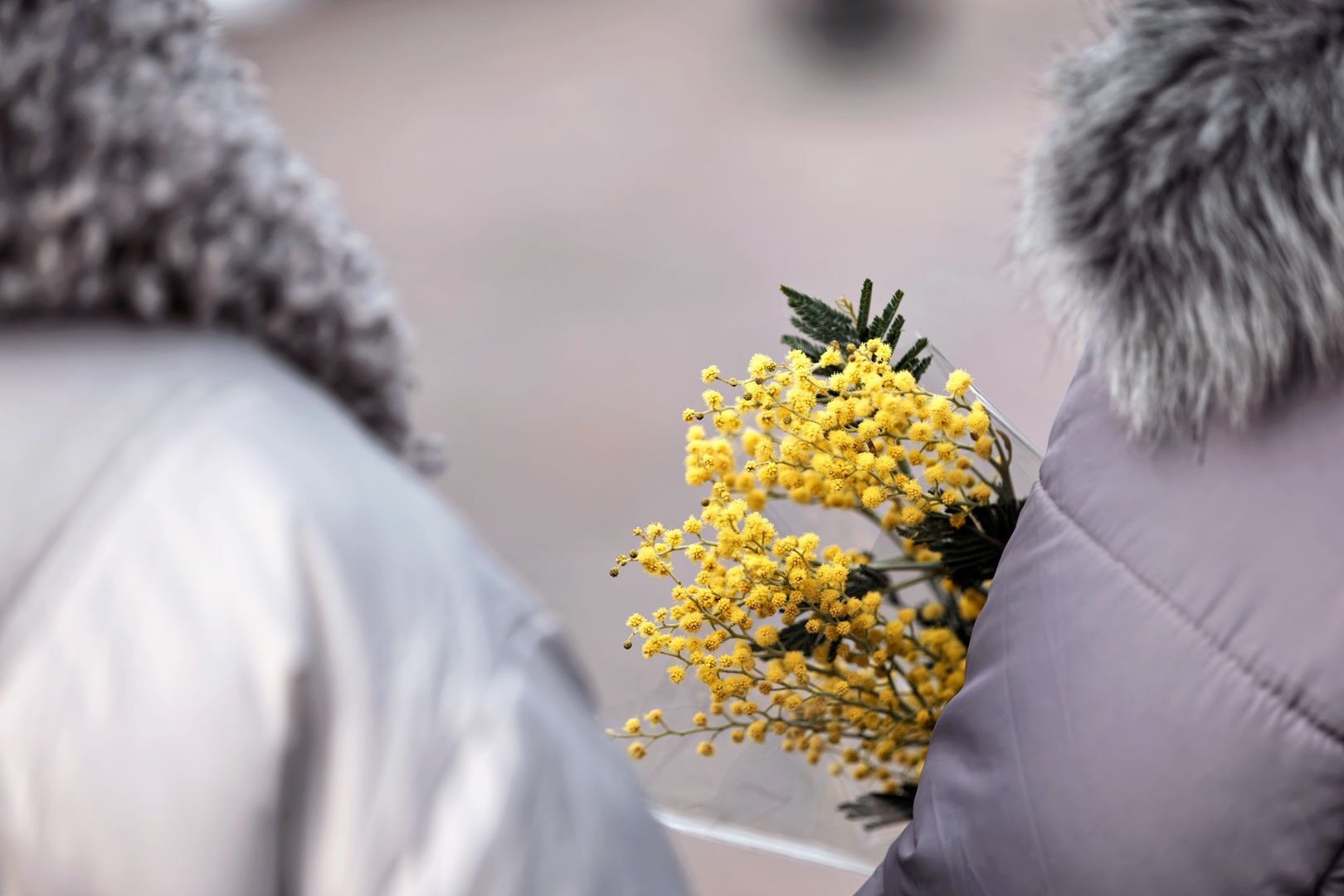 Цветы в руках