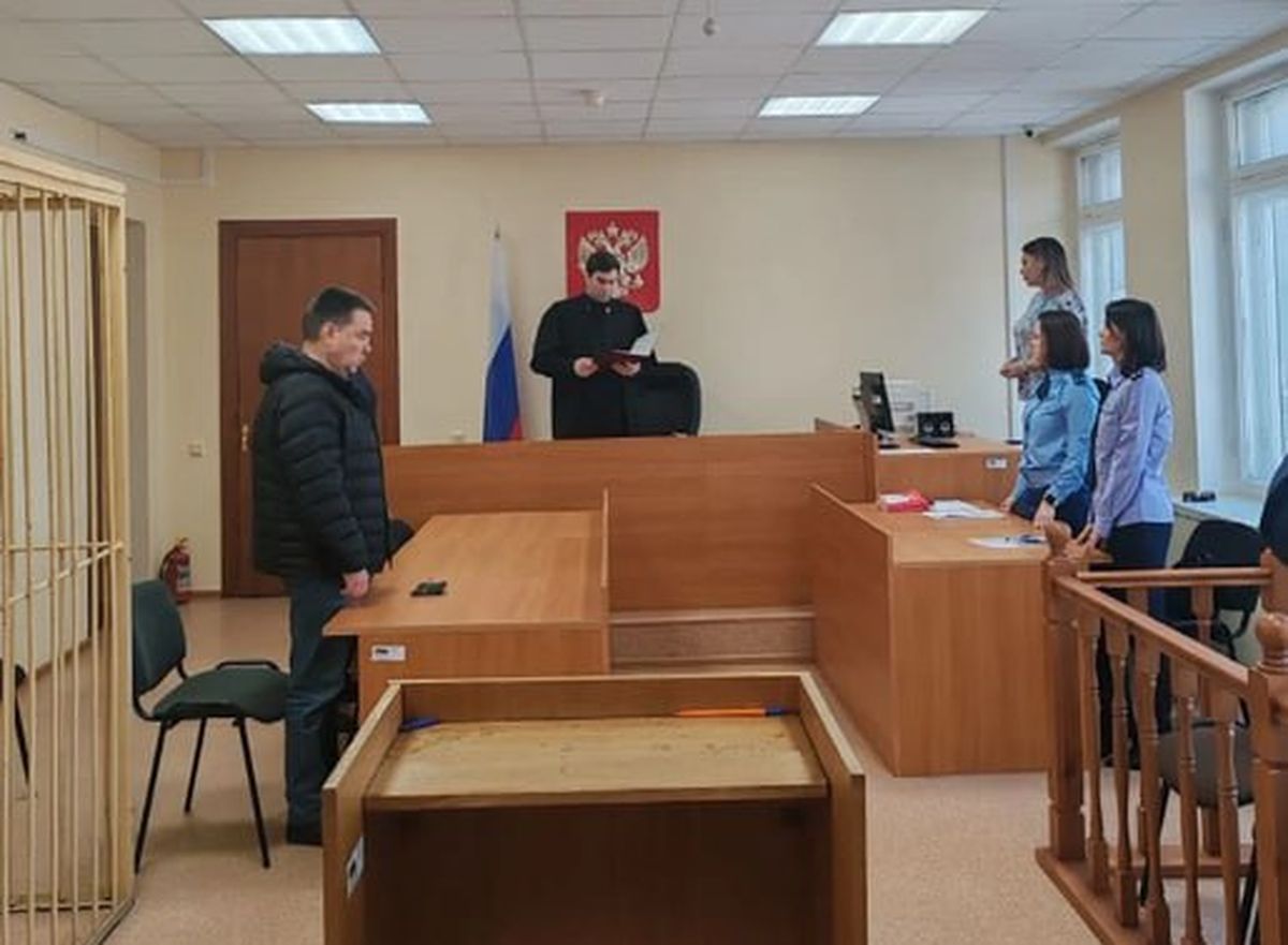 Обвиняемый в зале суда