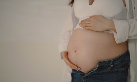 Женщина на большом сроке беременности