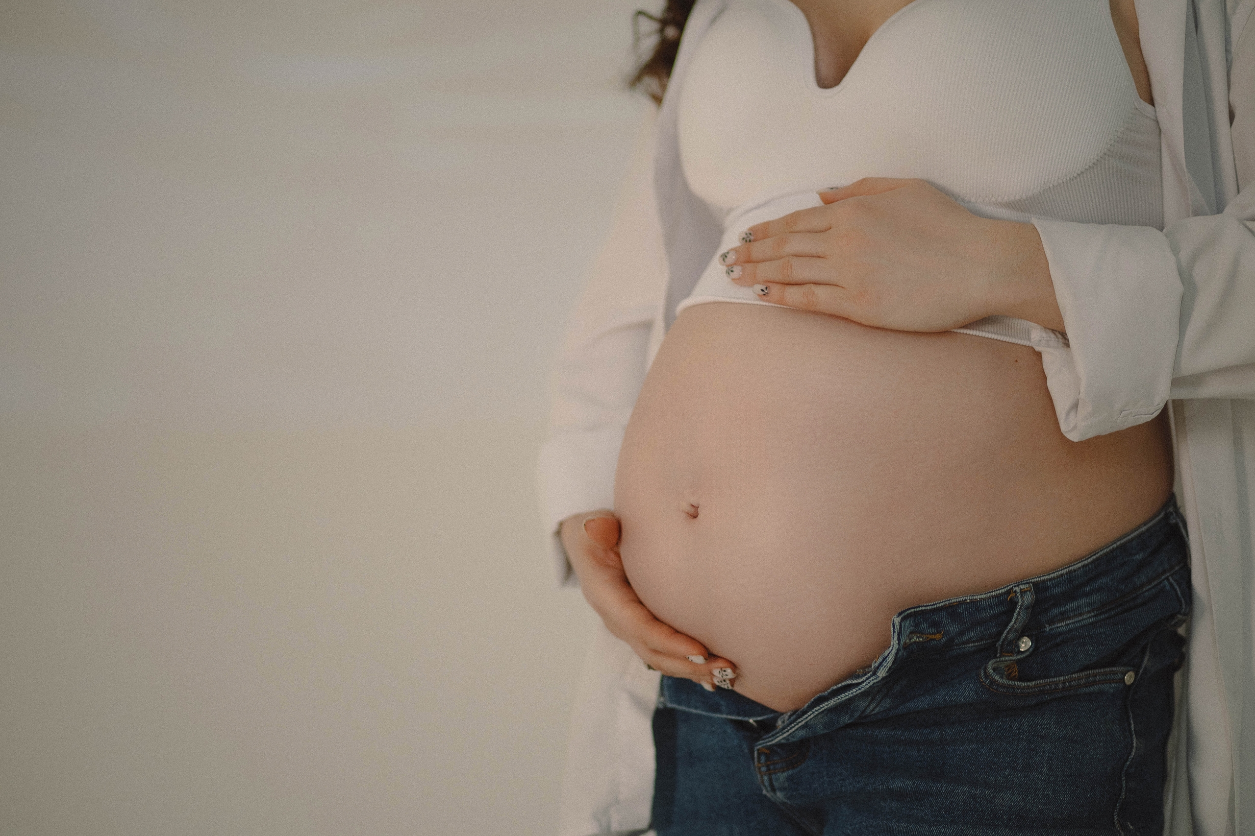 Женщина на большом сроке беременности