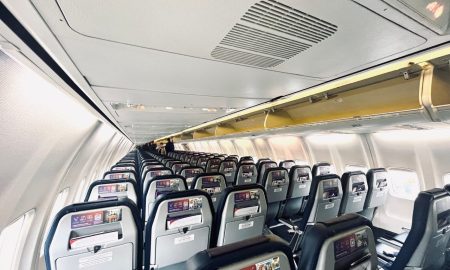 Пустой салон самолета