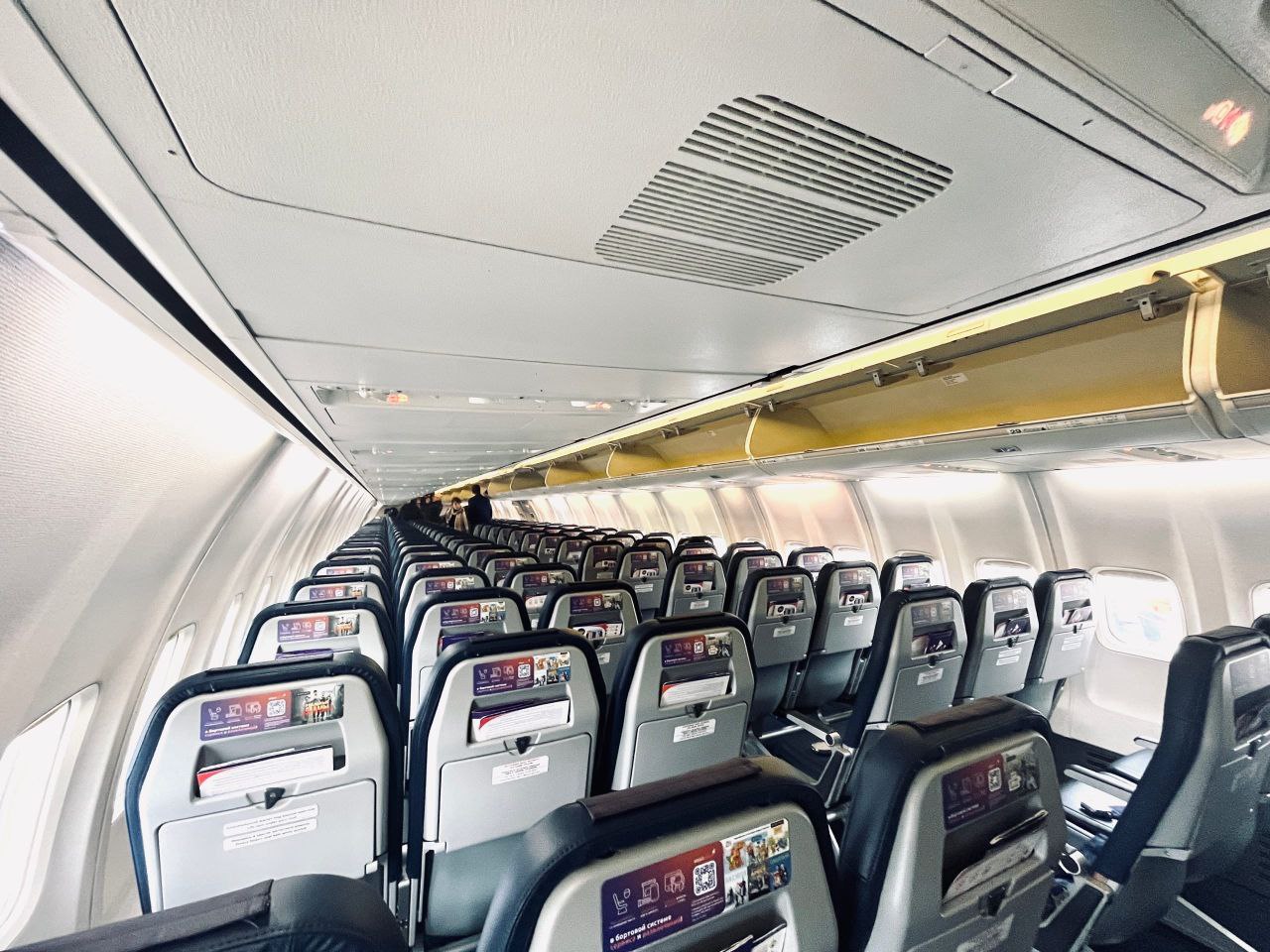 Пустой салон самолета
