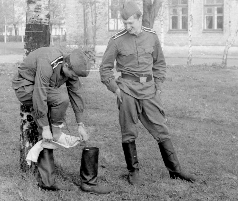 Солдаты с портянками