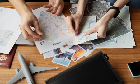 Пара планирует отпуск