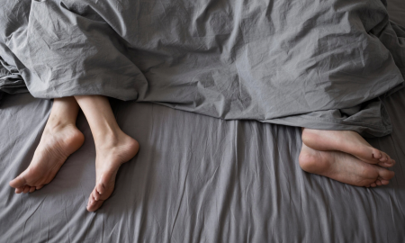 Молодые люди в постели