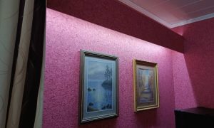 В комнате включена подсветка
