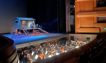 Сцена театра в Петербурге