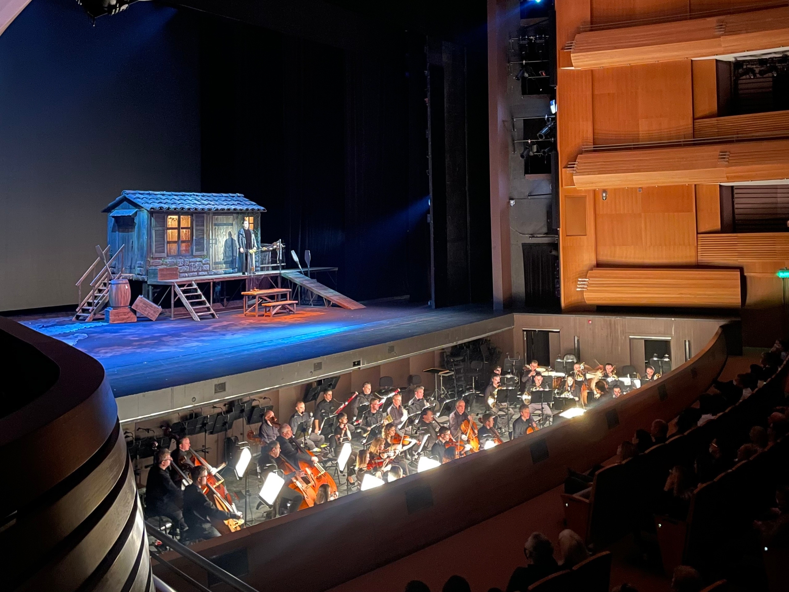 Сцена театра в Петербурге