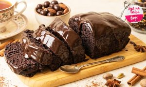 Лежит шоколадный торт