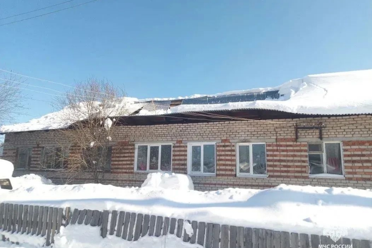 Обрушение крыши в поселке Привокзальный Верхотурского района
