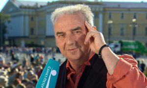 Солист группы «Чайф» Владимир Шахрин.