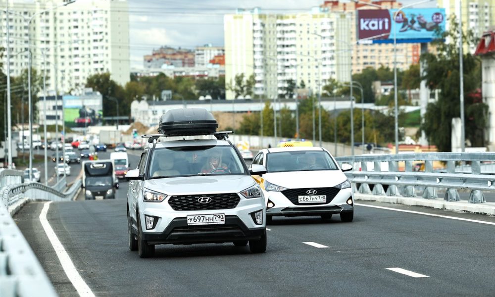 Автомобили на дороге