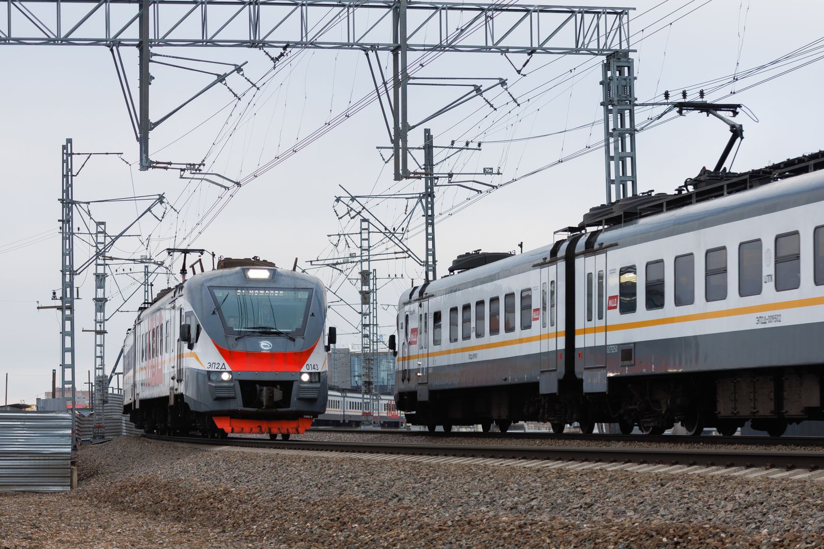 Пригородный поезд