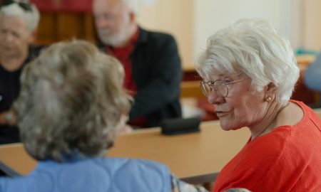 Бабушки разговаривают