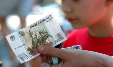 Школьник избил инвалида