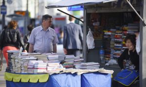 Торговые ларьки на вокзале