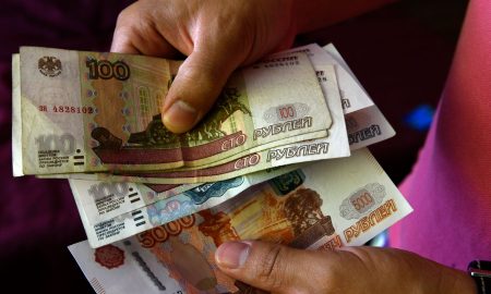 Деньги в руках