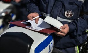 Сотрудник ГИБДД