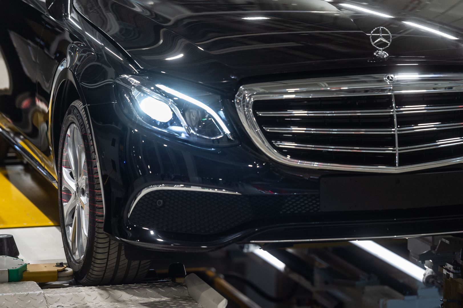 Машина Mercedes Benz