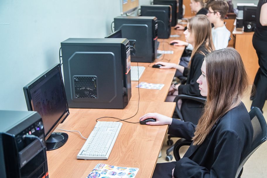 Школьники на конкурсе