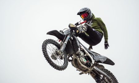 Мужчина на байке