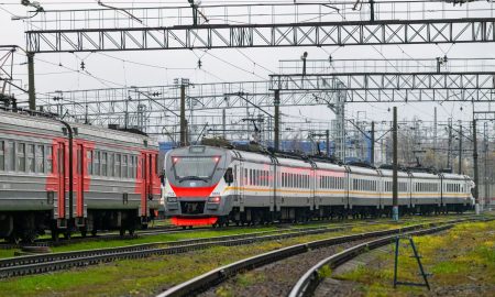 Поезд движется