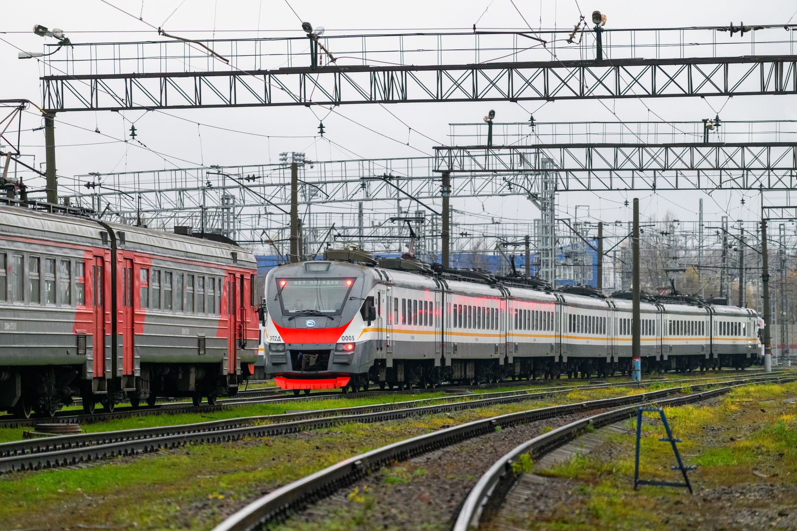 Поезд движется