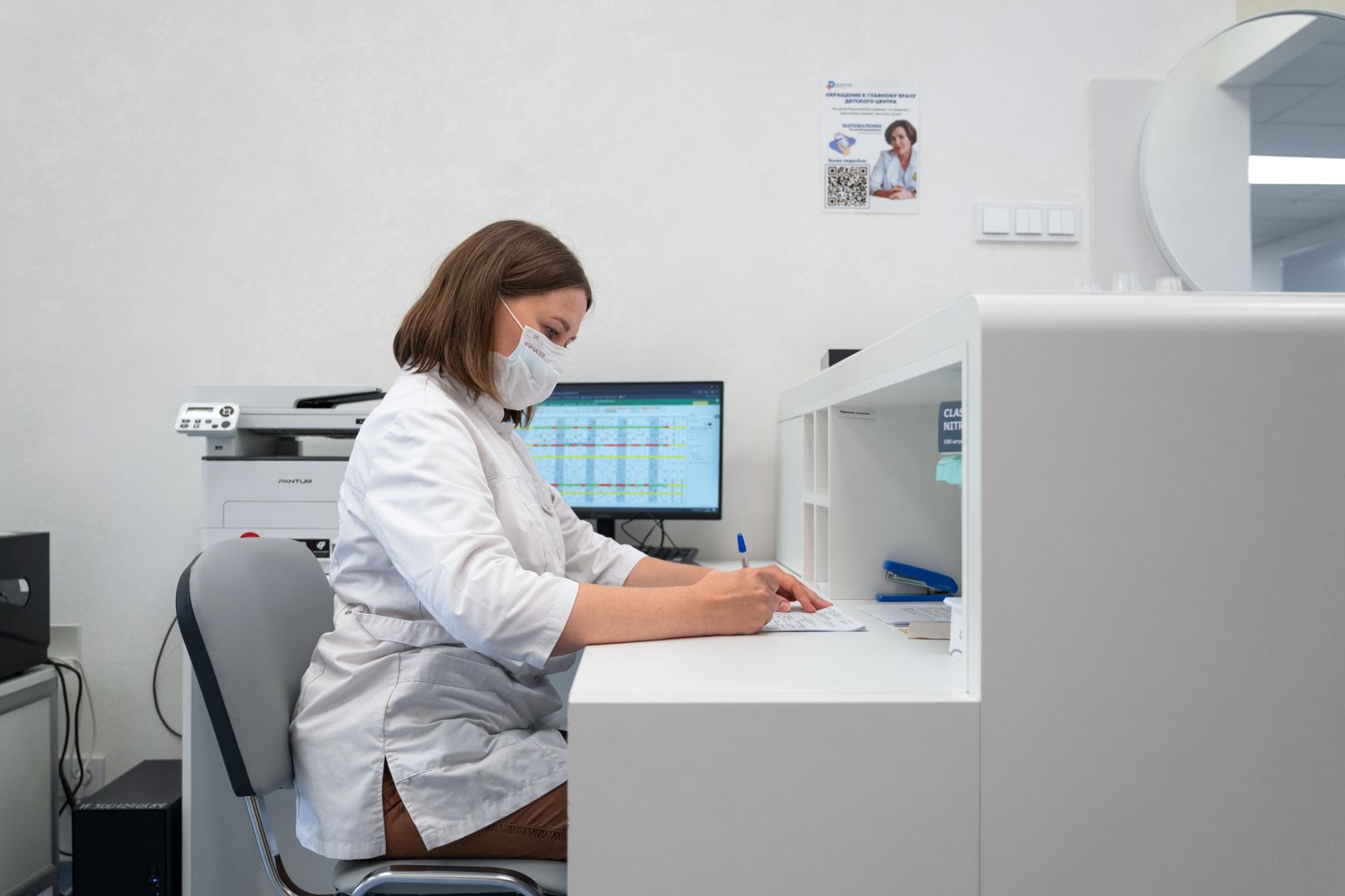 Медсестра в кабинете