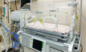 Кабинет в роддоме с оборудованием