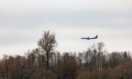 Самолет в небе