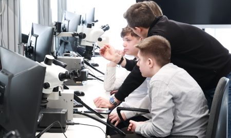 Подростки изучают новую профессию