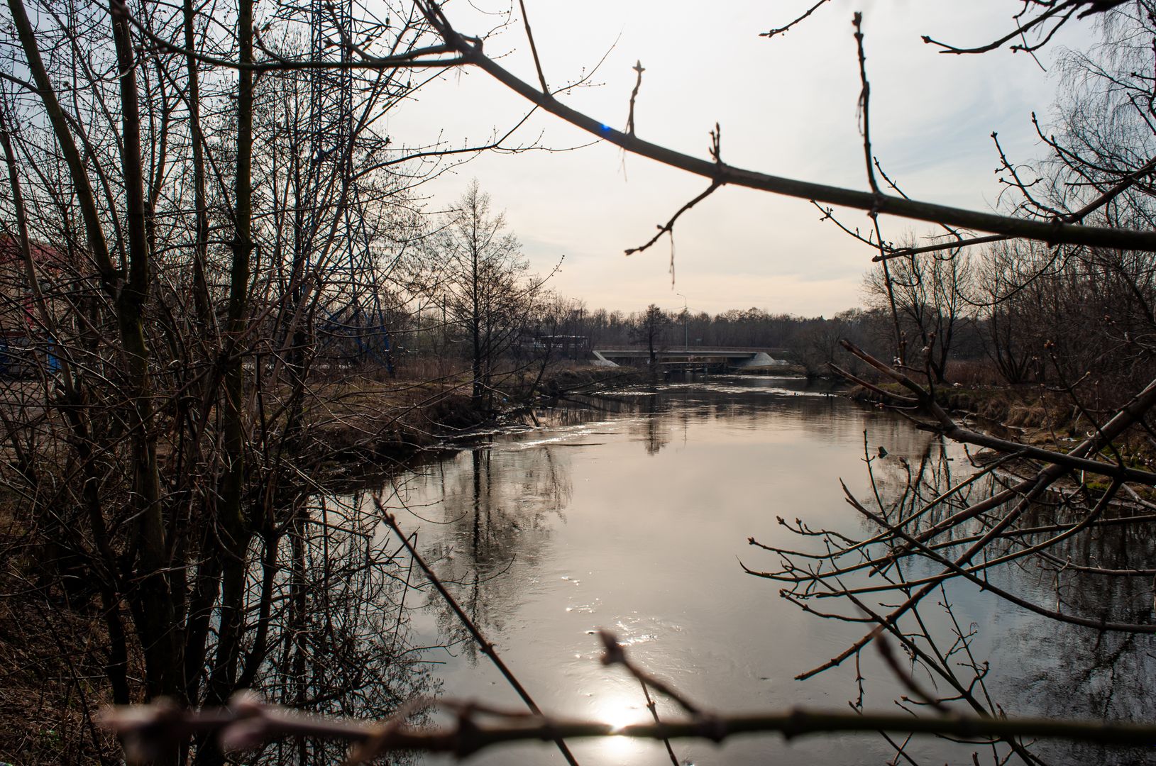 Грязная река