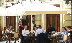 Летняя веранда у ресторана