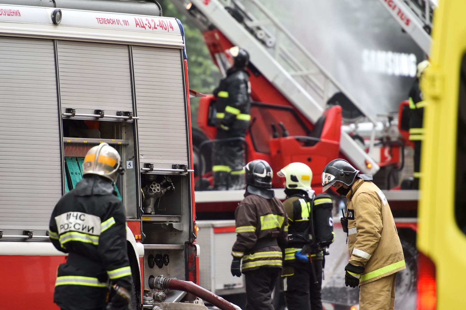 МЧС тушит пожар