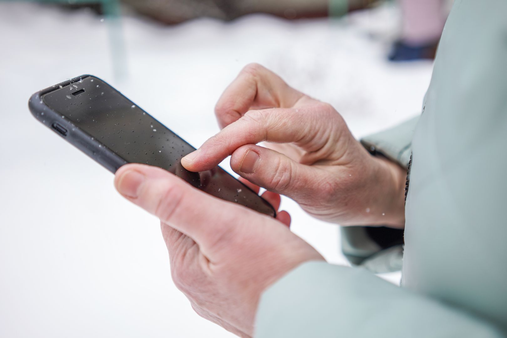 Смартфон в руках