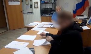 Приставы задержали должника