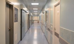 Пустой коридор больницы