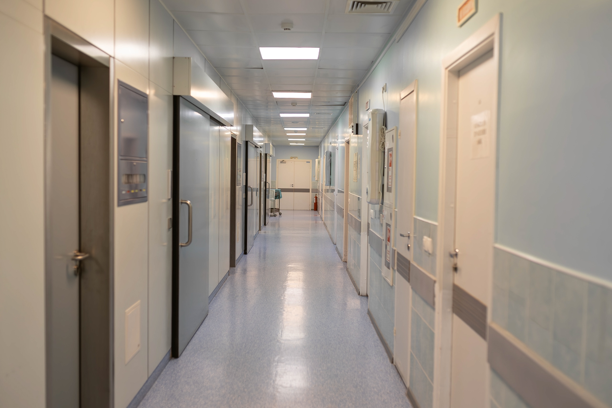 Пустой коридор больницы
