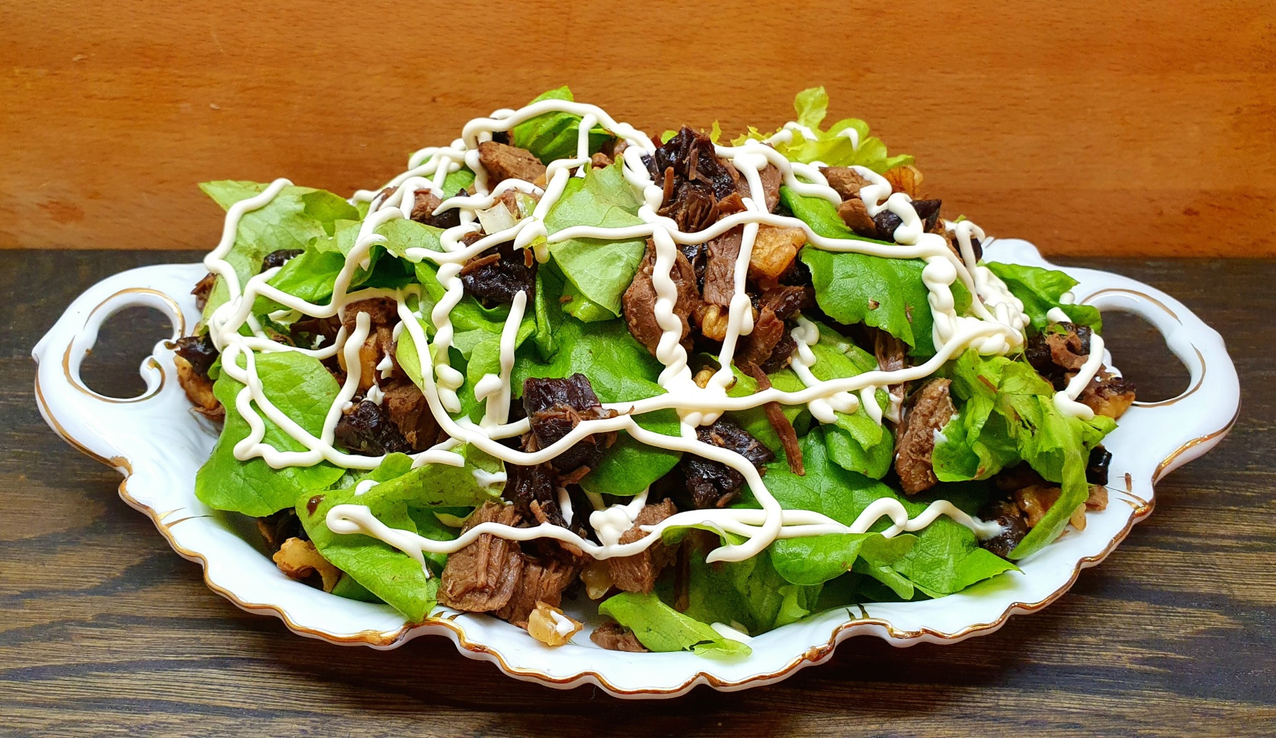 Салат с черносливом